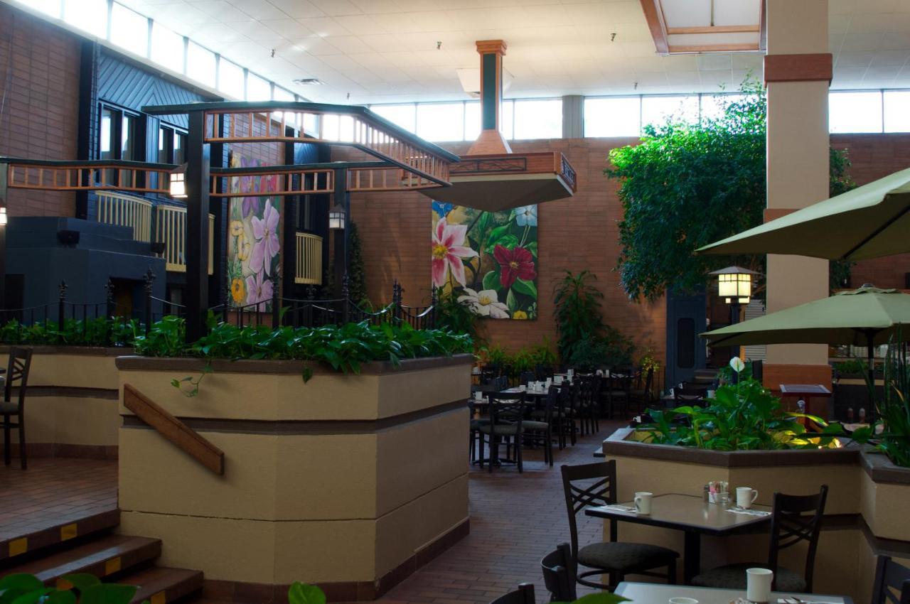 The Glenmore Inn & Convention Centre YYC Eksteriør billede