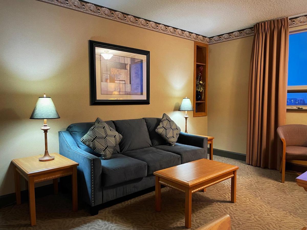 The Glenmore Inn & Convention Centre YYC Eksteriør billede