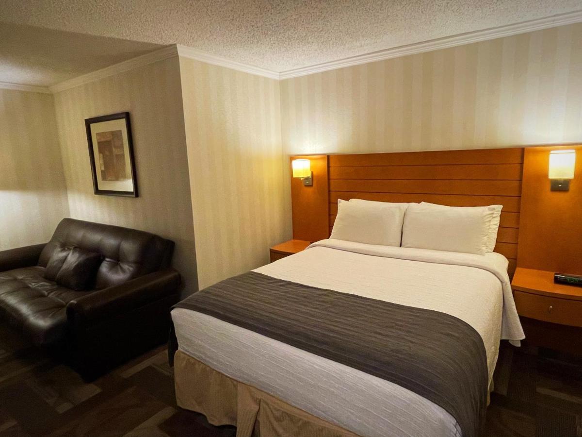 The Glenmore Inn & Convention Centre YYC Eksteriør billede