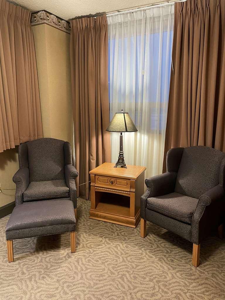 The Glenmore Inn & Convention Centre YYC Værelse billede