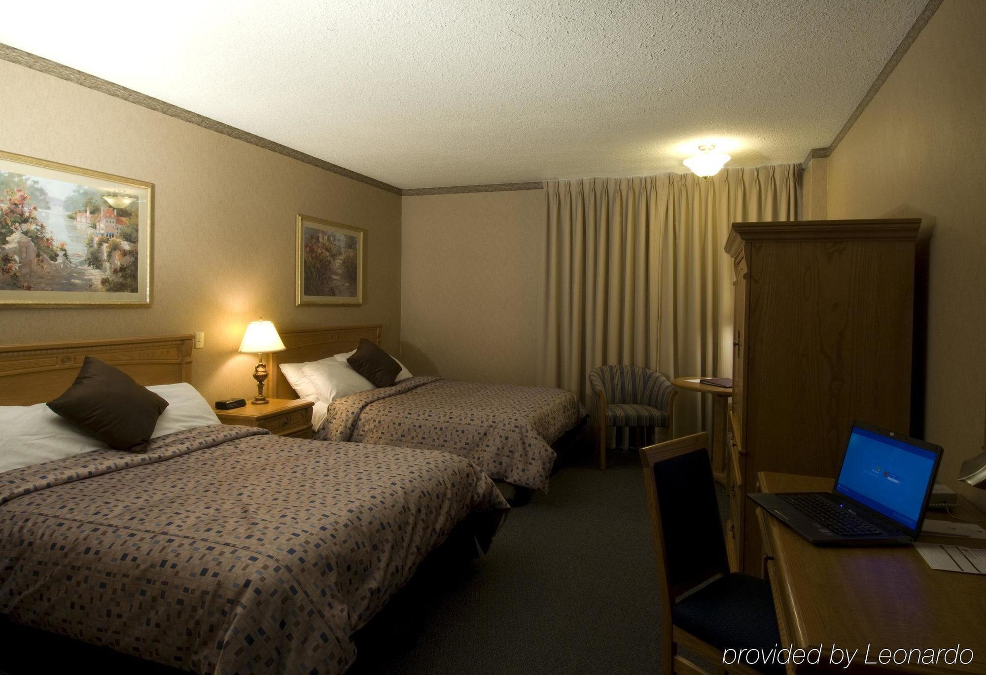 The Glenmore Inn & Convention Centre YYC Værelse billede
