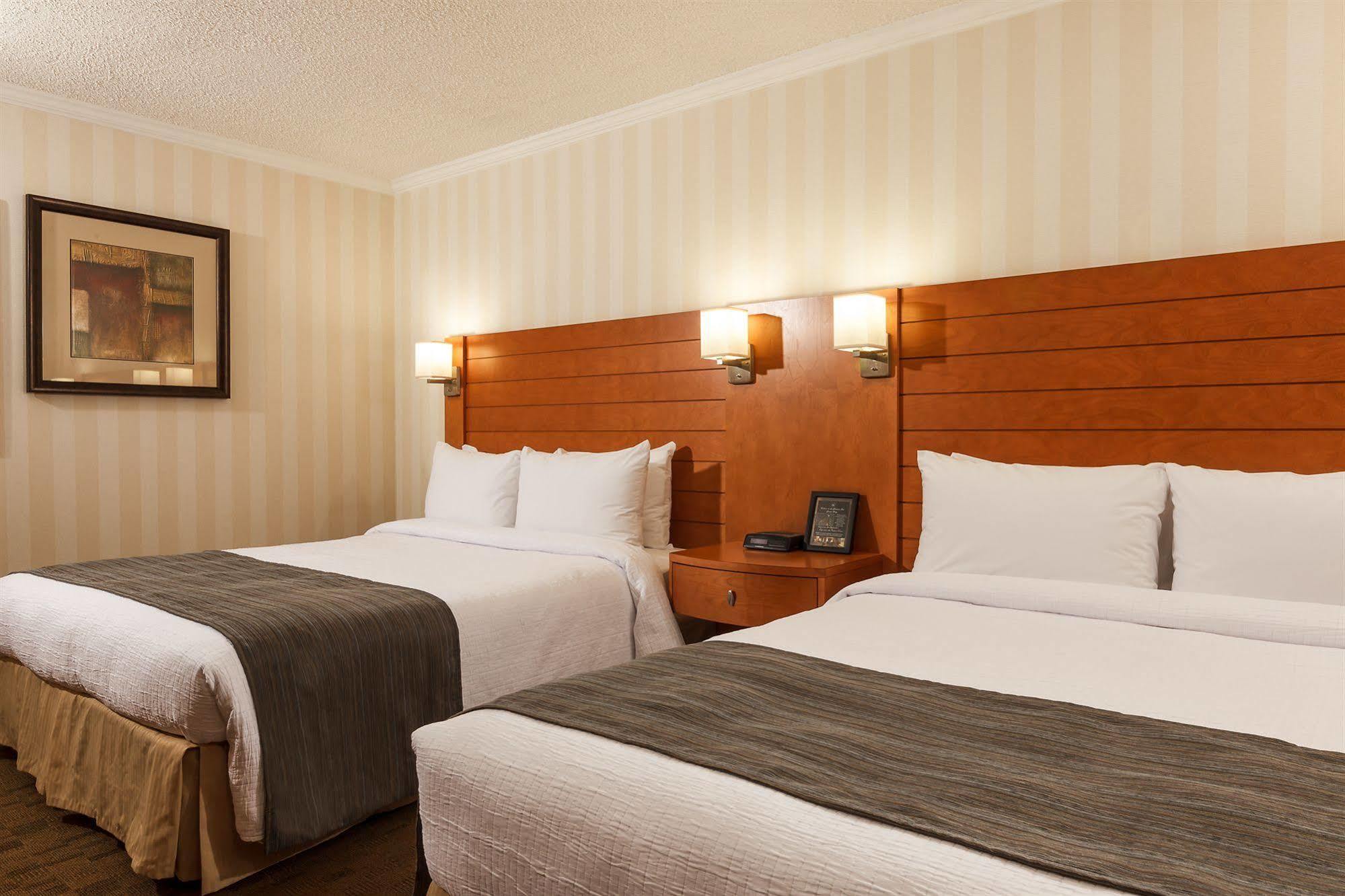 The Glenmore Inn & Convention Centre YYC Eksteriør billede