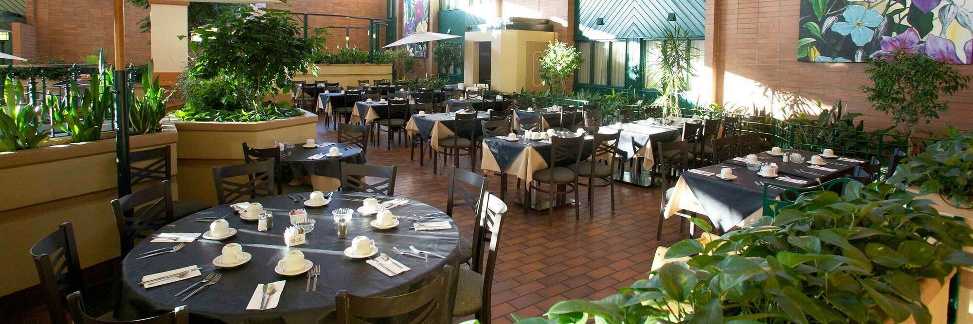 The Glenmore Inn & Convention Centre YYC Eksteriør billede